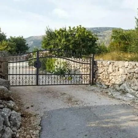 Villa Lisnjak By Guide