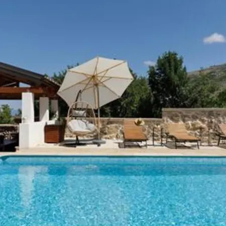 Villa Lisnjak By Guide