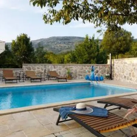 Vila Lisnjak By Guide Drnis