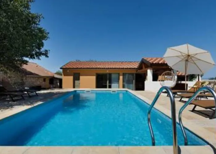 Lisnjak By Guide וילה Drniš